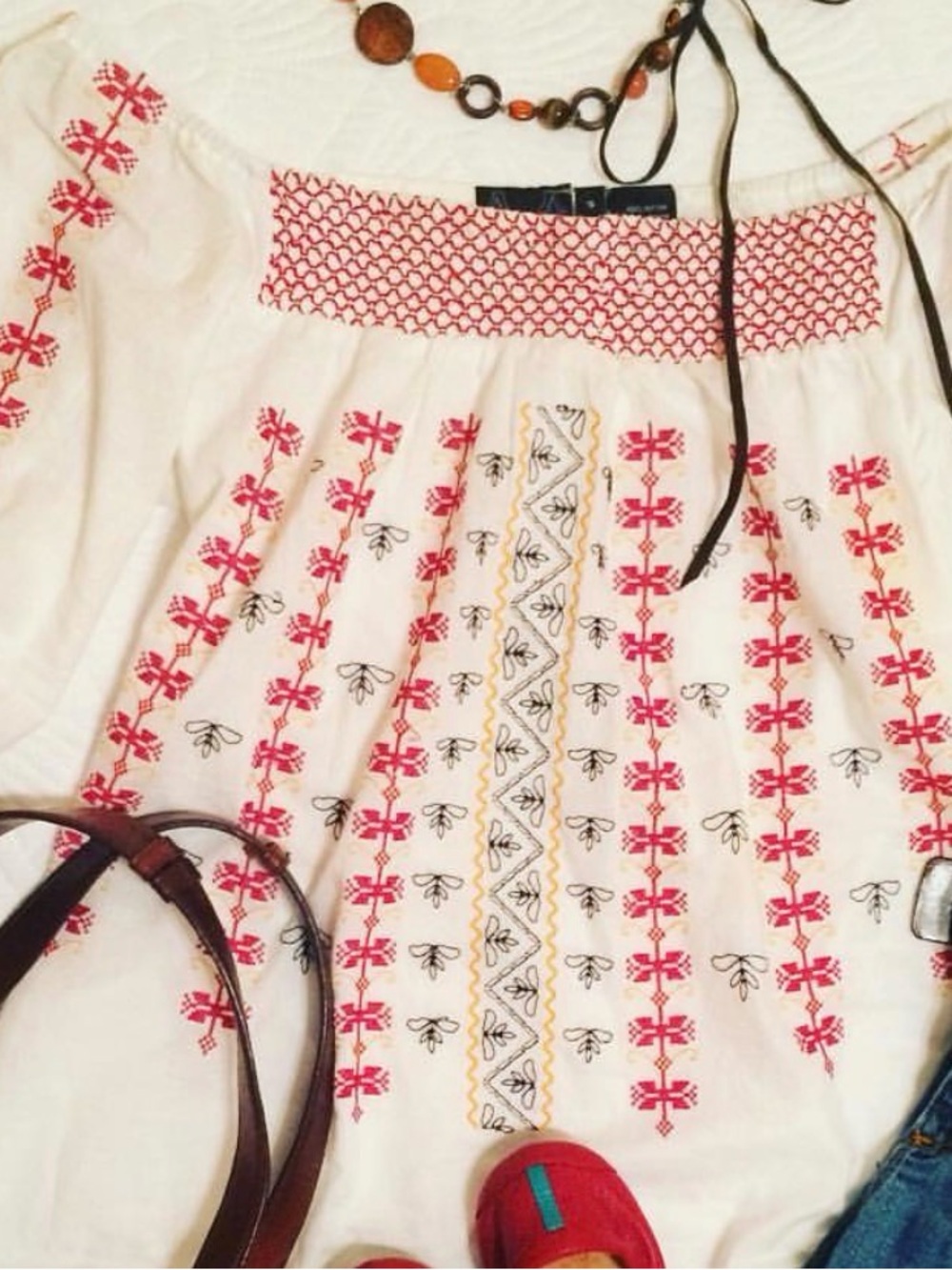 Embroidered White Cotton Boho Shirt with Pink Pattern